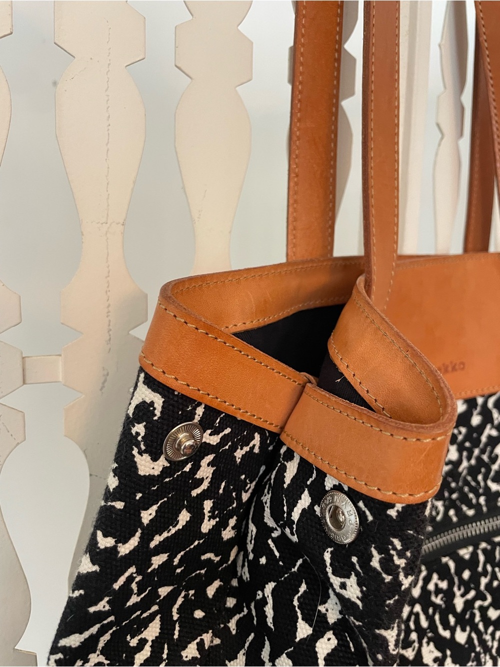 Large Marimekko Black & White Pattern Shoulder Purse with Tan Leather Trim - Picture 3 of 5
